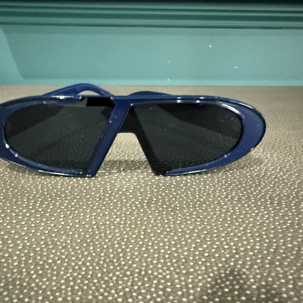 Christian Dior Oblique Sunglasses in Navy Excellent Condition - Picture 4 of 12